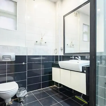 Bright-spacious Flat In Taksim Center