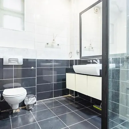 Bright-spacious Flat In Taksim Center *